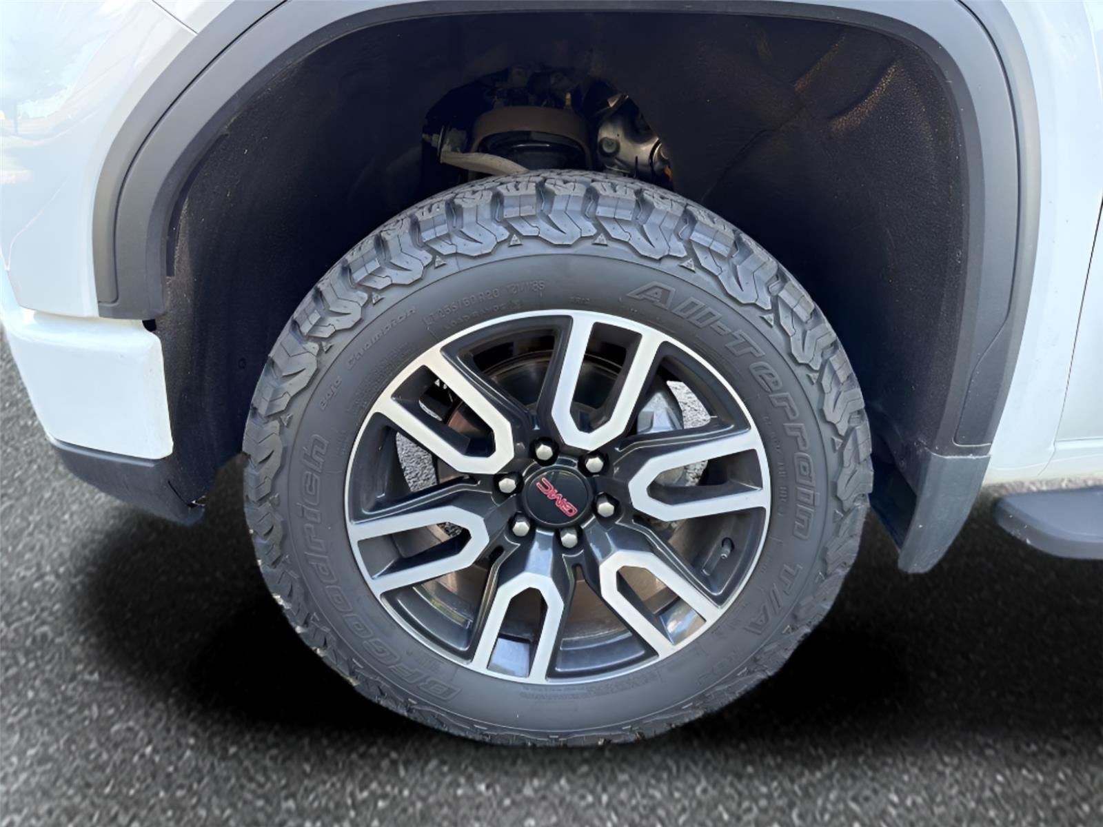 Certified 2022 GMC Sierra 1500 AT4 w/ AT4 Premium Package AWD/4WD image 9