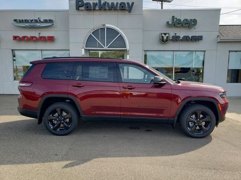 New 2025 Jeep Grand Cherokee L Laredo image 11