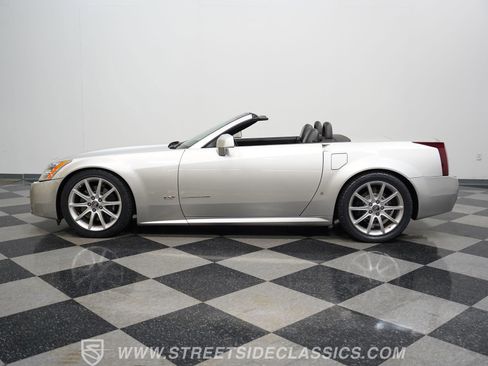 Used 2006 Cadillac XLR V image 2