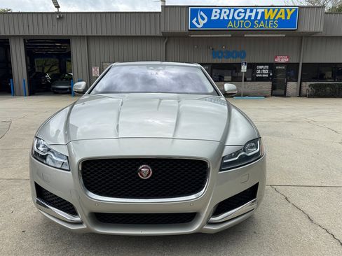 Used 2017 Jaguar XF Prestige image 4
