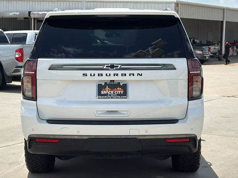 Used 2022 Chevrolet Suburban Z71 image 4