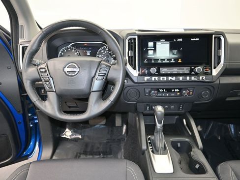 Used 2025 Nissan Frontier SV w/ SV Convenience Package RWD image 12