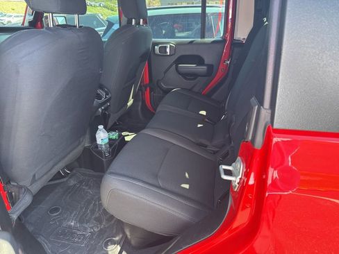 Used 2023 Jeep Gladiator Sport image 5