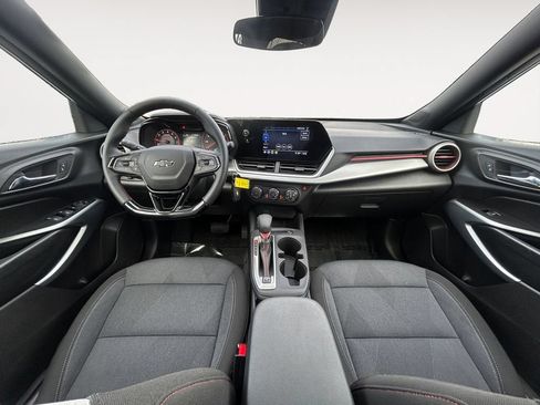 Used 2025 Chevrolet Trax RS w/ Sunroof Package FWD image 13