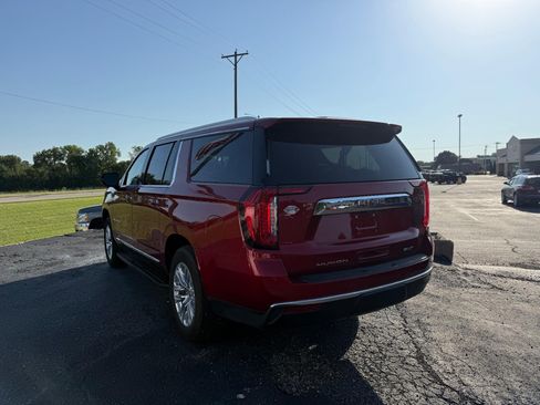 Used 2023 GMC Yukon XL SLT AWD/4WD image 3