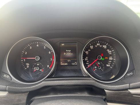 Used 2016 Volkswagen Passat 1.8T SEL Premium image 11