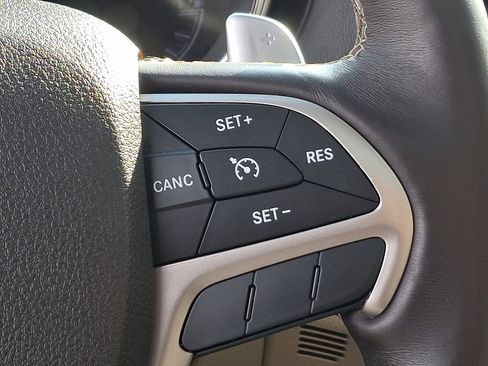 Used 2017 Jeep Grand Cherokee Overland image 23