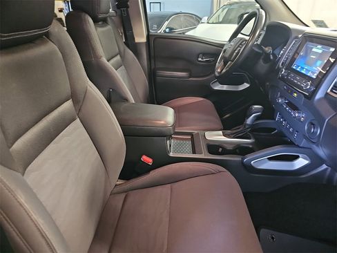 Used 2024 Nissan Frontier SV w/ SV Convenience Package image 10