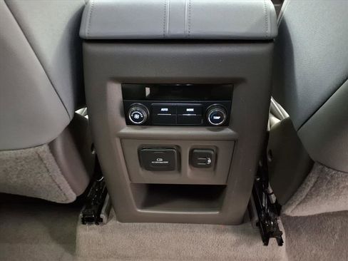 Used 2021 Chevrolet Traverse LT w/ LT Premium Package image 15