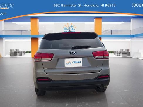Used 2017 Kia Sorento AWD w/ LX Convenience Package image 8