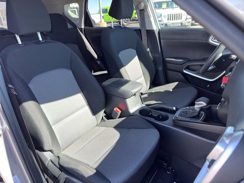 Used 2025 Kia Soul LX image 13