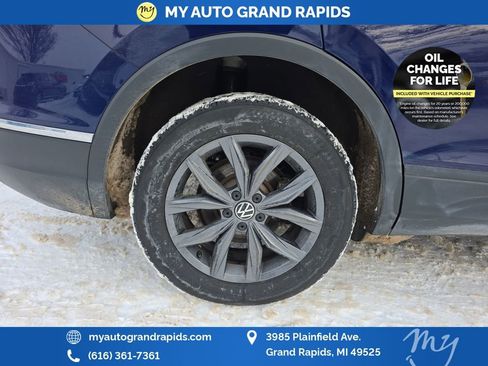 Used 2023 Volkswagen Tiguan SE w/ Panoramic Sunroof Package image 35