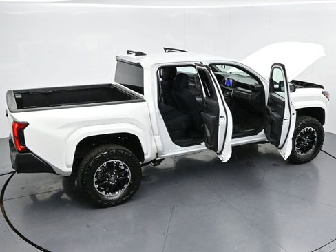 Used 2024 Toyota Tacoma SR AWD/4WD image 40