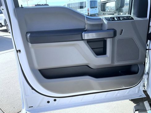 Used 2021 Ford F350 XLT w/ XLT Premium Package image 9