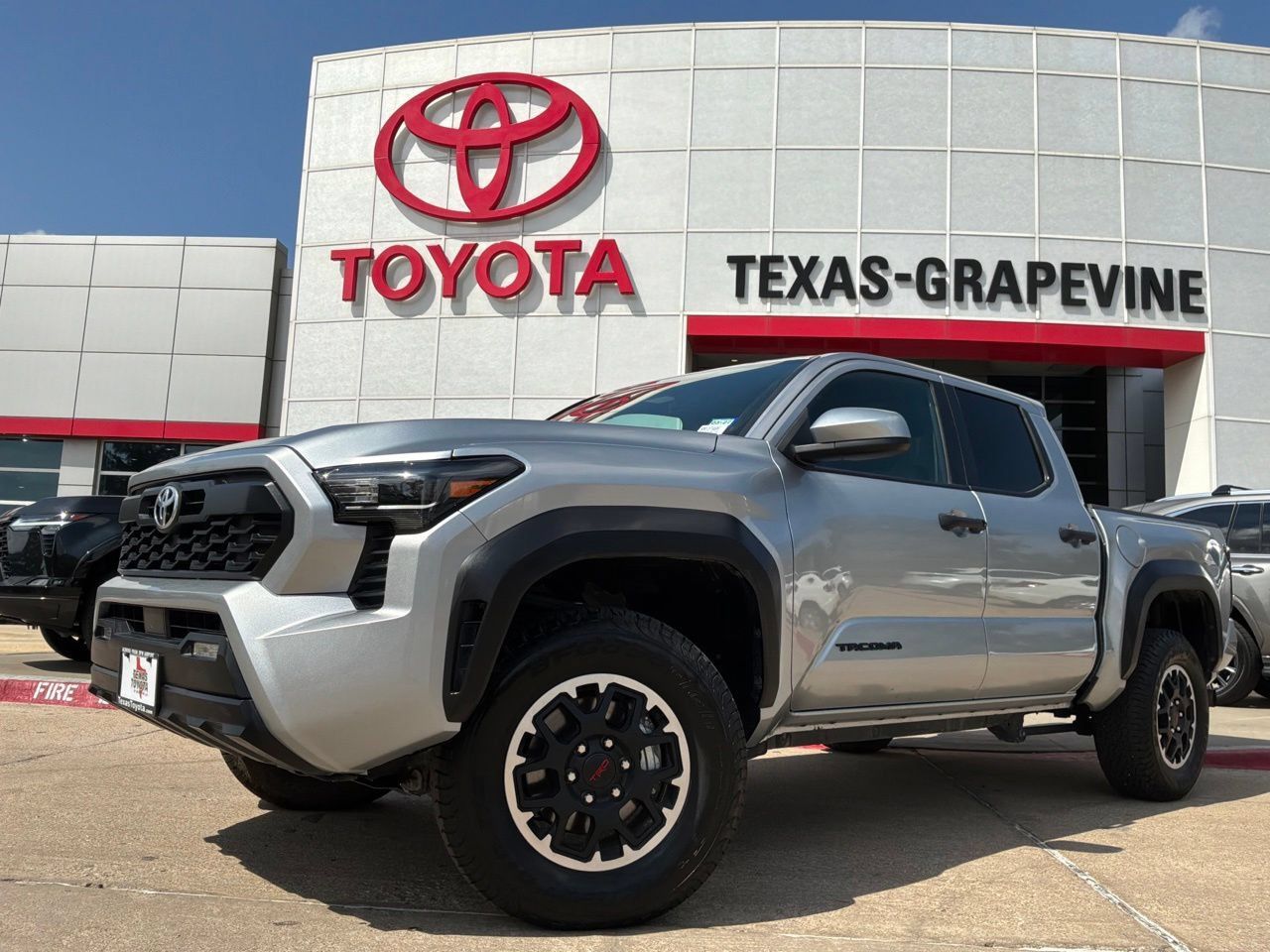 Used 2025 Toyota Tacoma TRD Off-Road AWD/4WD image 2