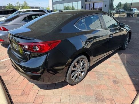 Used 2018 MAZDA MAZDA3 Touring image 2
