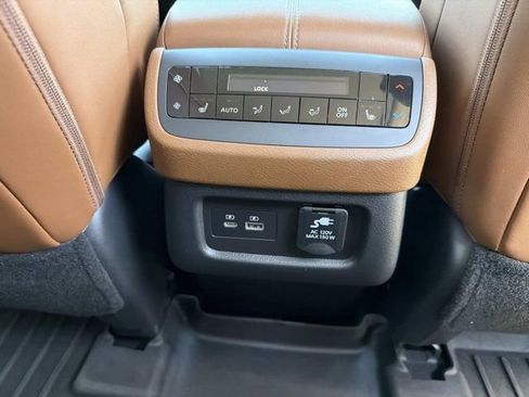 Used 2024 Nissan Pathfinder Platinum AWD/4WD image 22