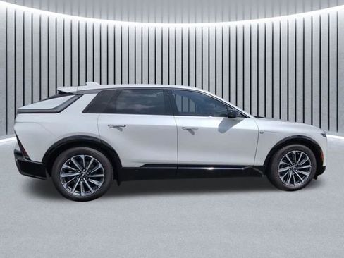 Used 2024 Cadillac Lyriq Sport image 3