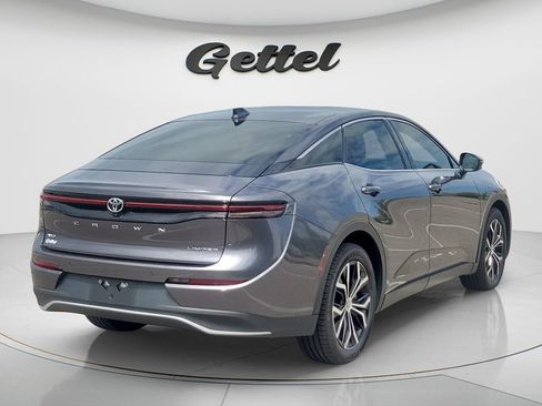 Certified 2023 Toyota Crown AWD/4WD image 5