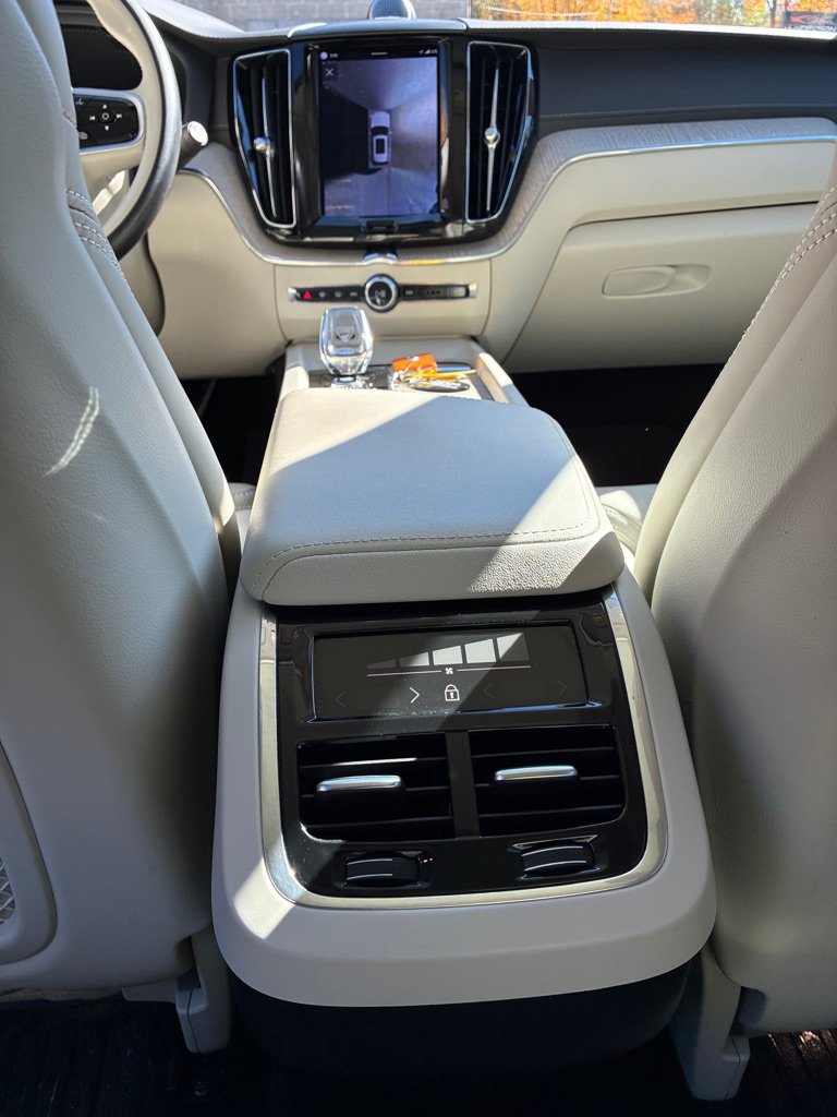 Used 2022 Volvo XC60 B5 Inscription w/ Advanced Package AWD/4WD image 25