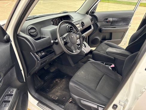 Used 2014 Scion xB image 9
