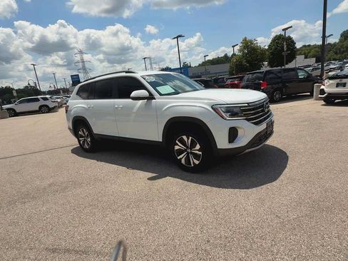Used 2025 Volkswagen Atlas SE AWD/4WD image 2
