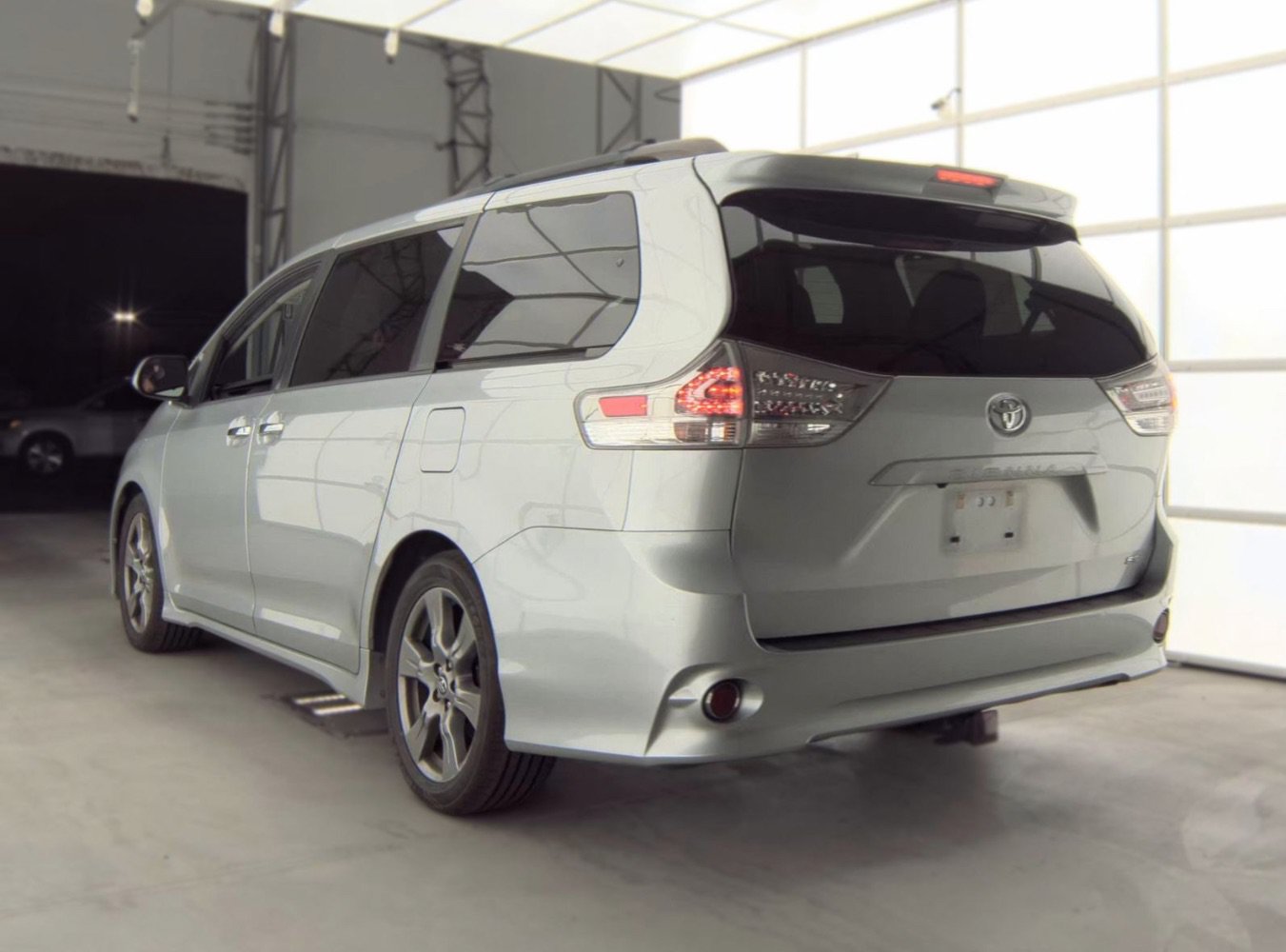 Used 2019 Toyota Sienna SE FWD image 6