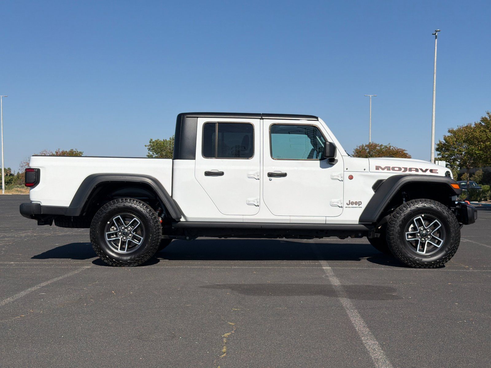 Used 2026 Jeep Gladiator Mojave AWD/4WD image 3