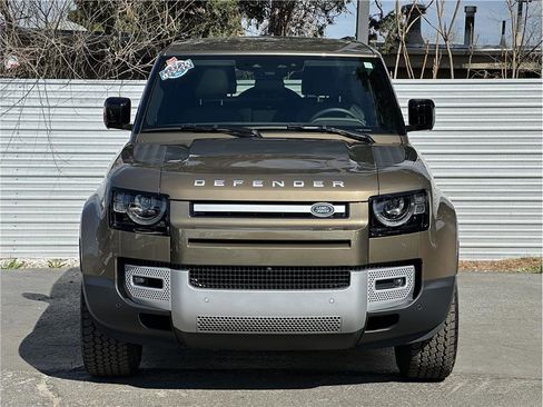 Used 2025 Land Rover Defender 90 S image 7