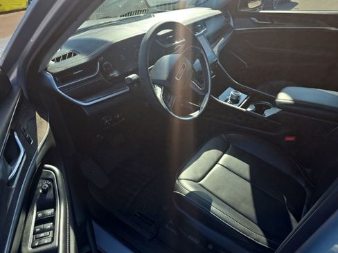 Used 2024 Jeep Grand Cherokee L Limited w/ Luxury Tech Group II AWD/4WD image 14