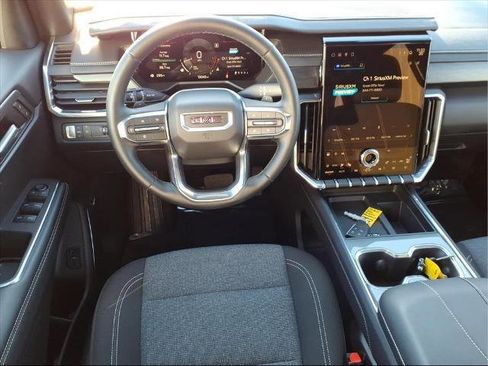 Used 2025 GMC Acadia Elevation image 9