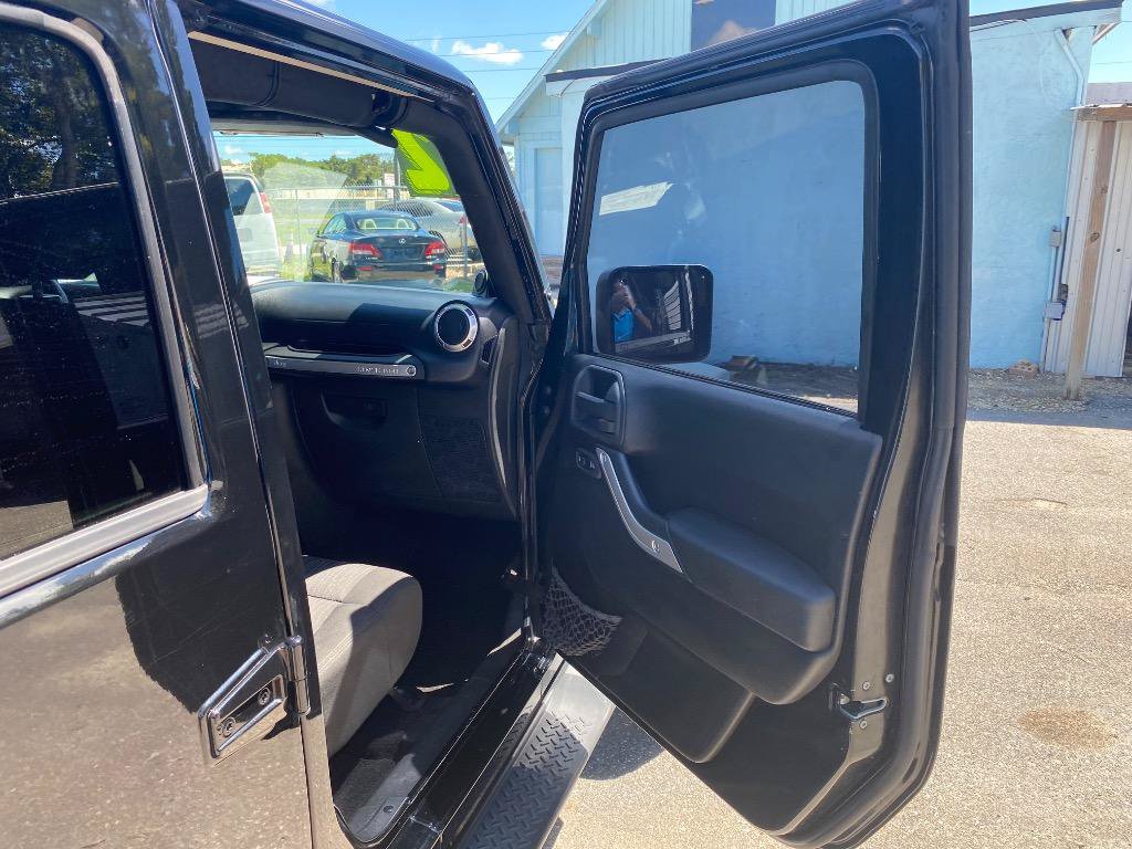 Used 2012 Jeep Wrangler Unlimited Sahara w/ Connectivity Group AWD/4WD image 21