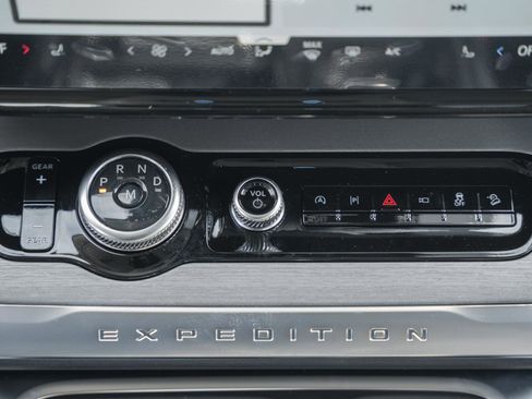 New 2025 Ford Expedition Platinum w/ Driver's Package image 32