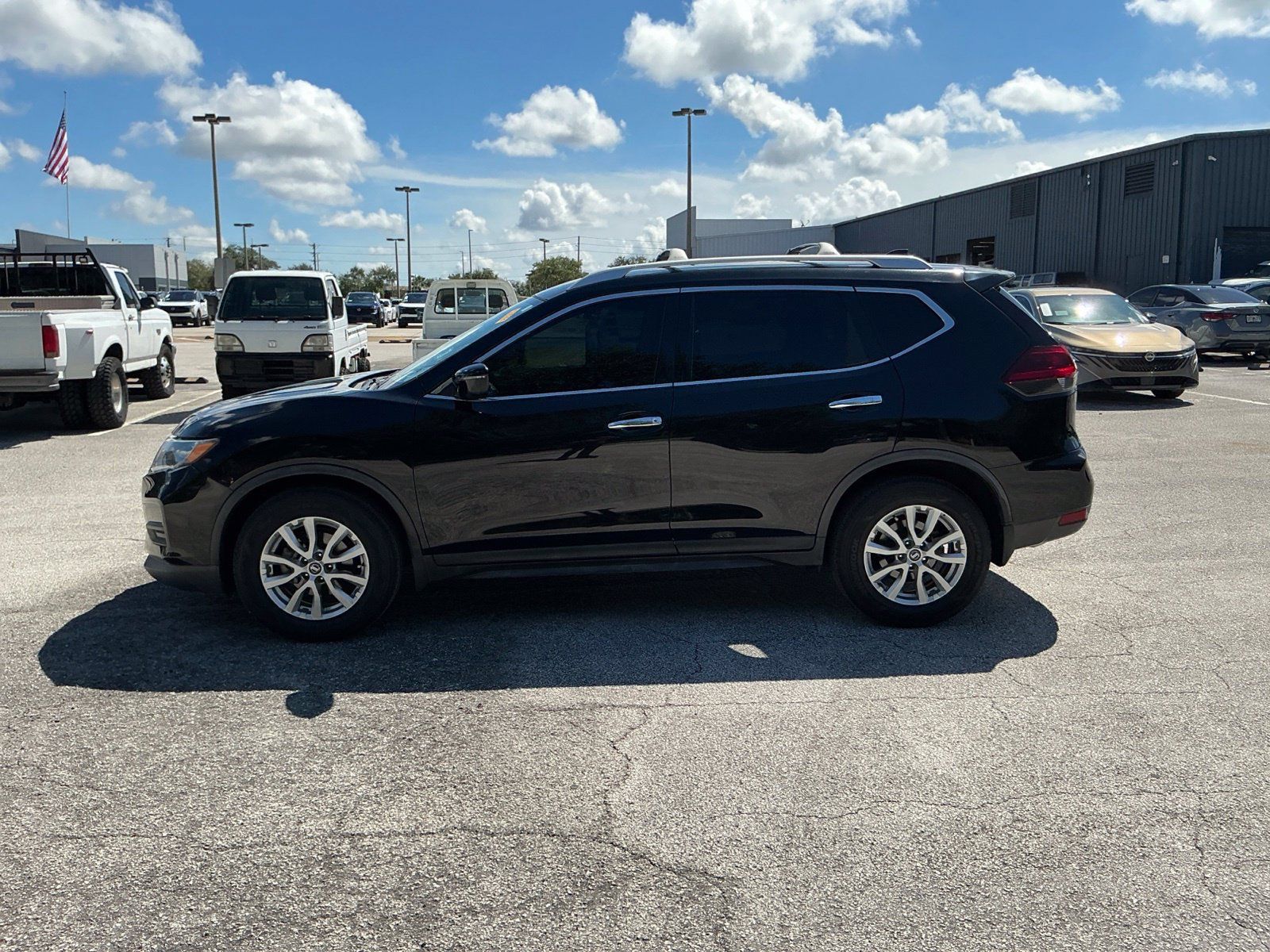 Used 2020 Nissan Rogue S w/ Special Edition Package FWD image 5