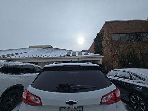 Used 2020 Chevrolet Equinox LT image 29