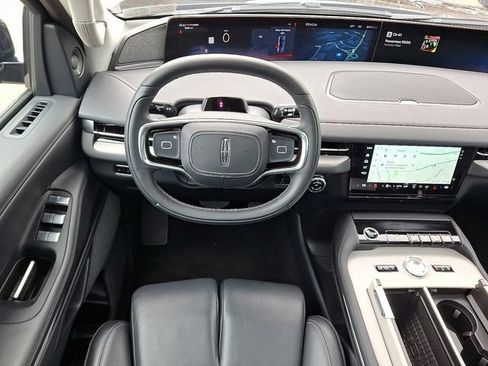 Certified 2025 Lincoln Navigator Reserve AWD/4WD image 11