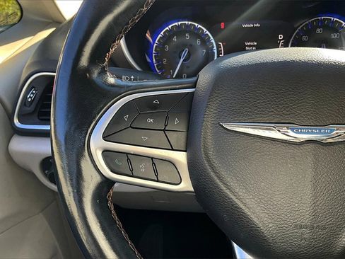 Used 2019 Chrysler Pacifica Touring-L Plus w/ Advanced Safetytec Group image 11