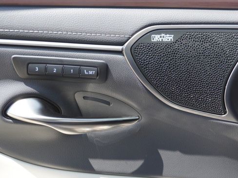 Certified 2025 Lexus ES 350 Ultra Luxury FWD image 22