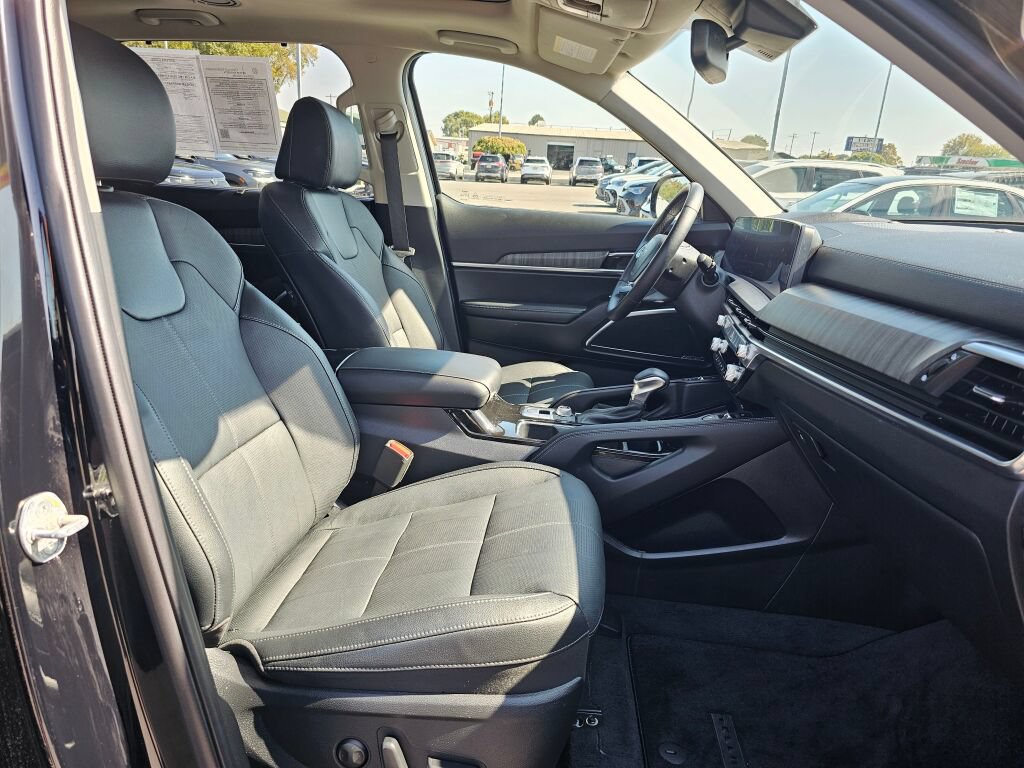 Used 2024 Kia Telluride SX w/ Towing Package AWD/4WD image 16