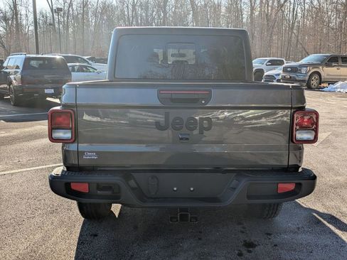 Used 2022 Jeep Gladiator Sport image 6