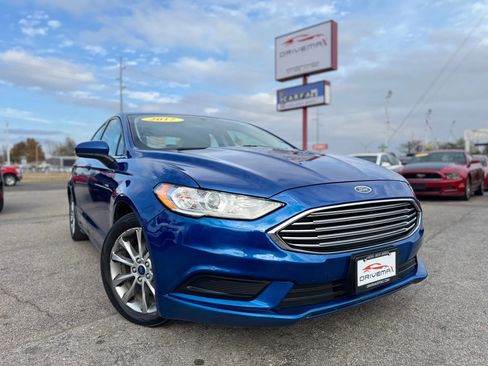 Used 2017 Ford Fusion SE image 1