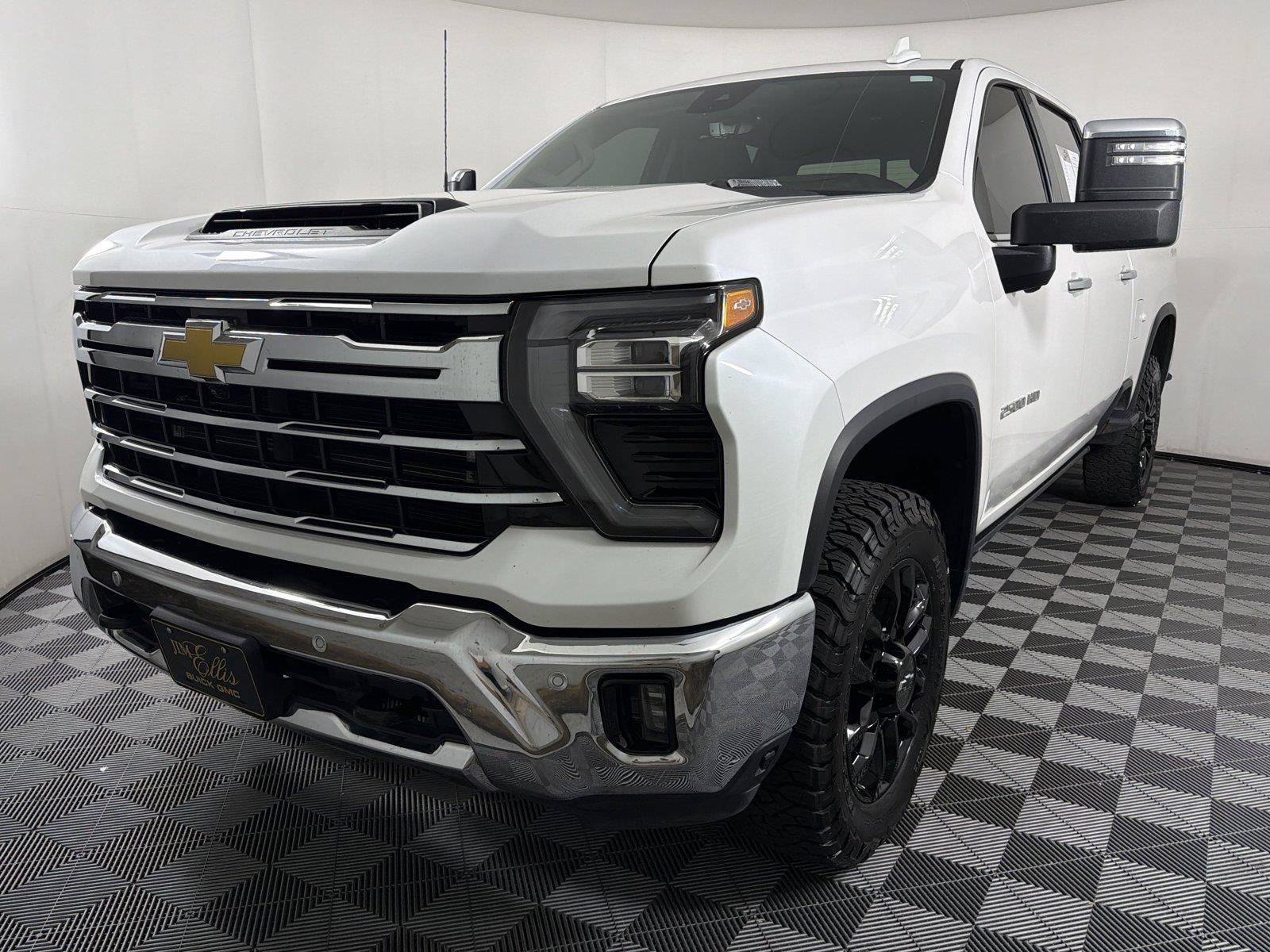 Certified 2024 Chevrolet Silverado 2500 LTZ w/ LTZ Convenience Package AWD/4WD image 3