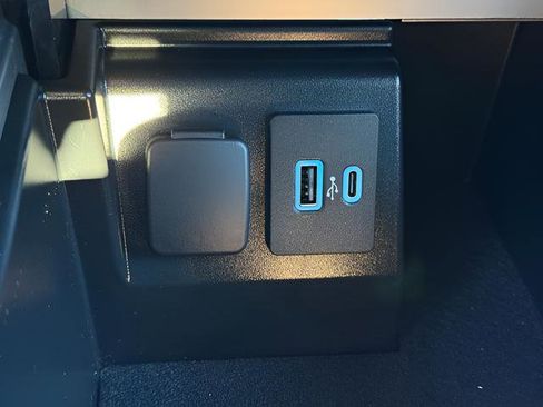 Certified 2022 Ford Explorer XLT w/ Equipment Group 202A AWD/4WD image 15