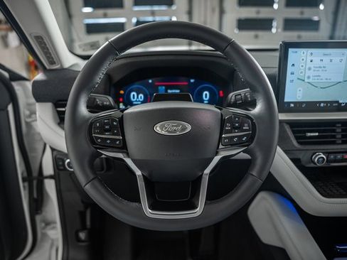 Used 2025 Ford Explorer Platinum w/ Ultimate Package image 33