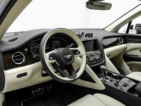 Used 2024 Bentley Bentayga AWD/4WD image 7