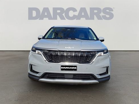 Used 2024 Kia Carnival EX image 2