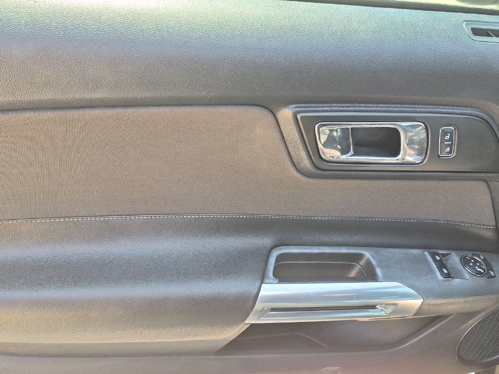 Used 2017 Ford Mustang Coupe RWD image 11