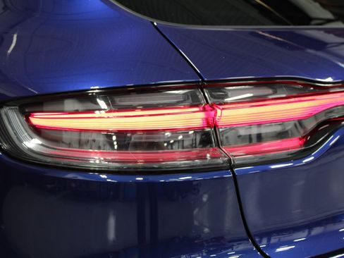 Certified 2025 Porsche Macan image 16