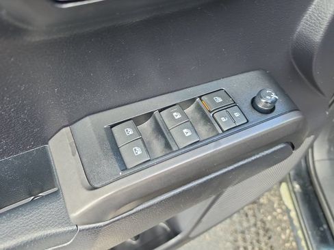 Used 2020 Toyota Tacoma TRD Off-Road w/ Technology Package AWD/4WD image 17