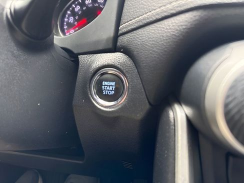 Used 2019 Toyota RAV4 XLE w/ Convenience Package AWD/4WD image 23